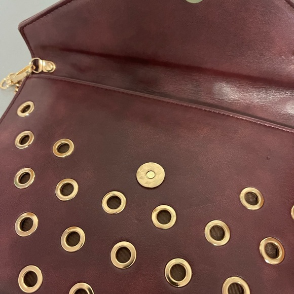 Ophelia Roe Burgundy Grommet Clutch/Crossbody Sz 10”W x 6.5”T NWT - Picture 5 of 8